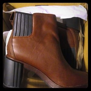 sorel margo leather chelsea boots